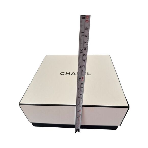 AUTHENTIC CHANEL BOX - Picture 5 of 5